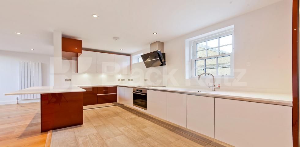 			NEW INSTRUCTION (Includes Parking), 3 Bedroom, 1 bath, 1 reception Mews House			 Rushgrove Street , Woolwich Arsenal